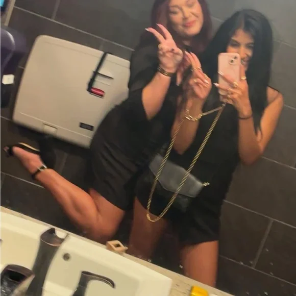 Elegant Black Strapless Dress - Picture 5 of 5